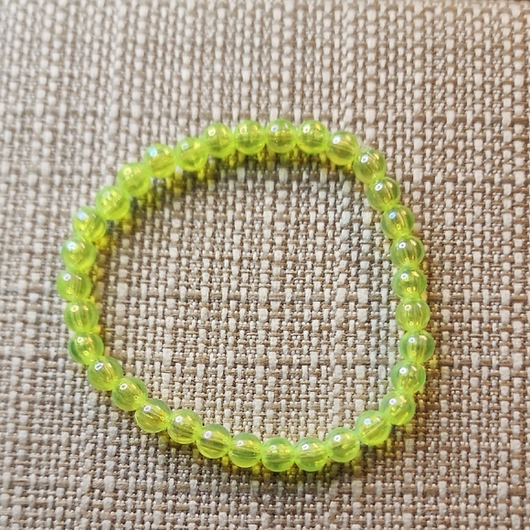 Lime Green Beaded Bracelet - Picture 1 of 3